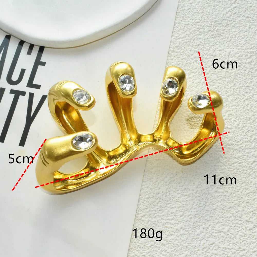 1PC Fashion Show Exaggerated Metal Gold-Plated Big Hand Ring For Women - Elegant Statement Ring Accessory