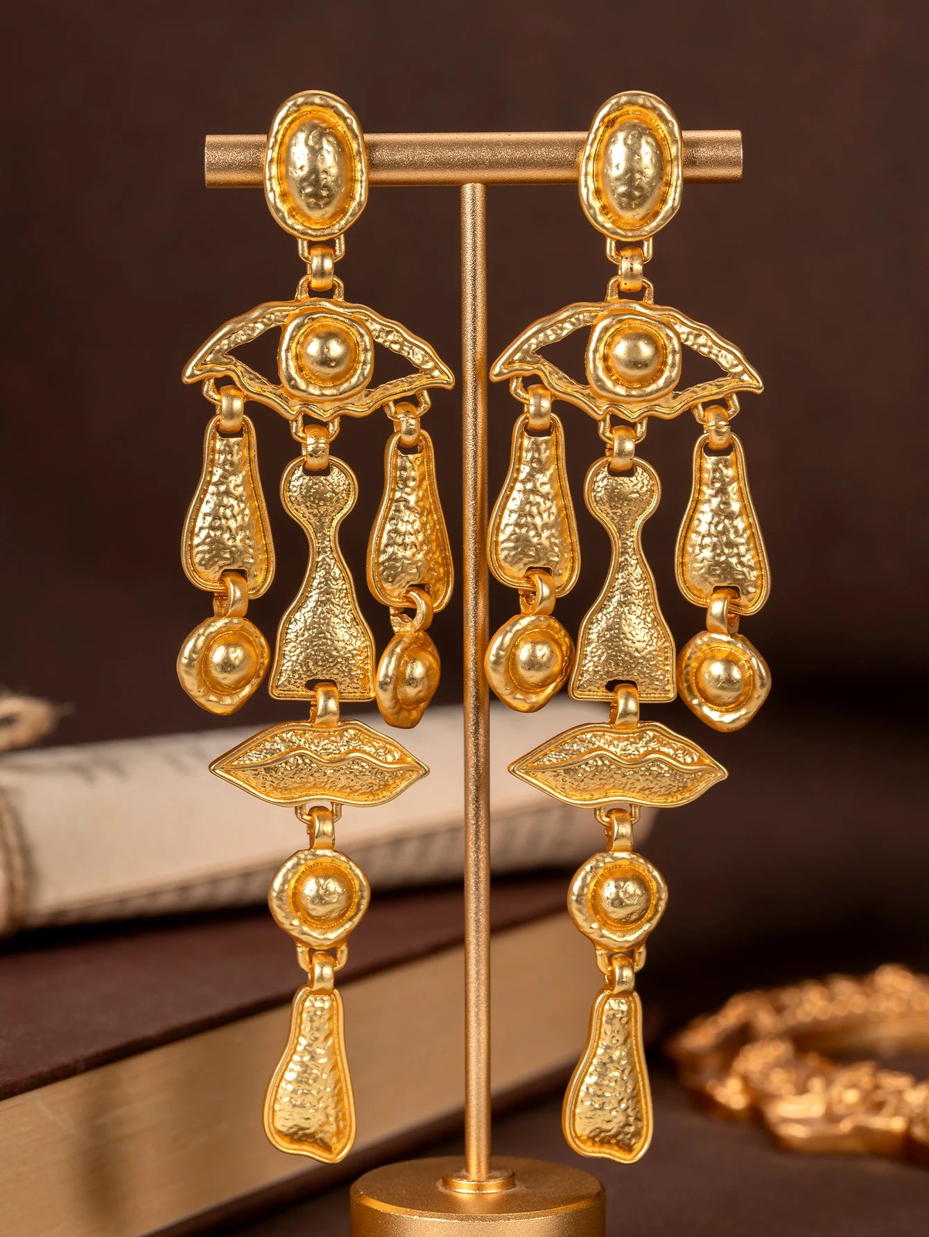 1 Pair of Vintage Design Earrings with Unique Elements, Gold Eyes and Mouth, Luxurious and Niche, Suitable for Women to Wear Daily or at Parties, Can Be Given as a Gift