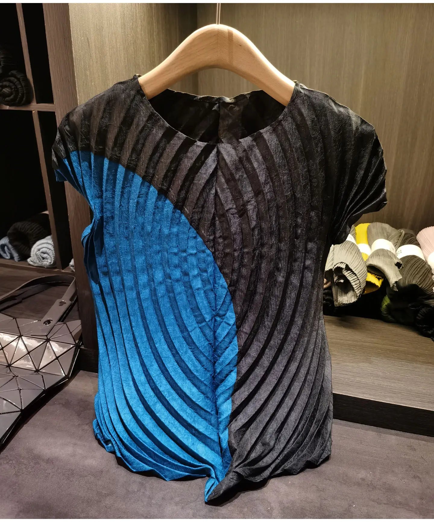 Miyake style Pleated Color Block T-Shirt 2026 Summer New Irregular Top Skirt 2-Piece Set Women Vacation Stretch Wrinkle-Free Clothing