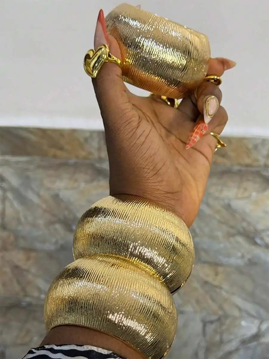 HUANZHI Vintage Exaggerated Punk Wide Chunky Wide Bangle Minimalist Thick Charm Massive Bracelet Fashion Show Jewelry