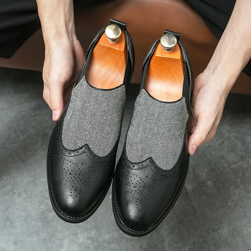 Spring New Men's Comfortable Carved Breathable Block Shoes Fashion Brand Men Retro Brown Pointed Business Banquet Wedding Shoes