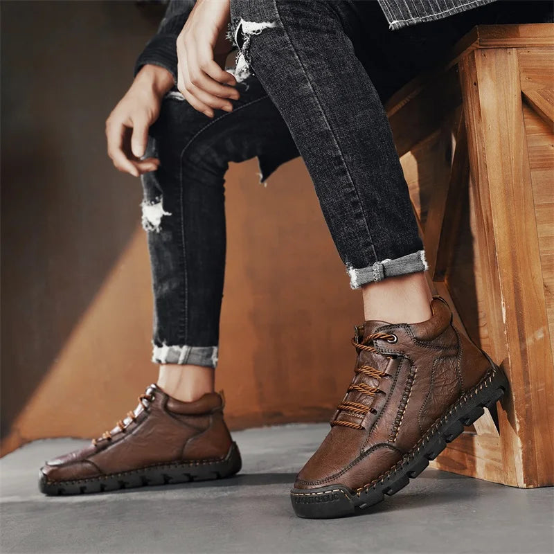 Autumn Mens Comfortable Lace Up Retro High Top Shoe Brand New Men Leather Boots Fashionable Anti Slip Soft Soled Mid-range Boots
