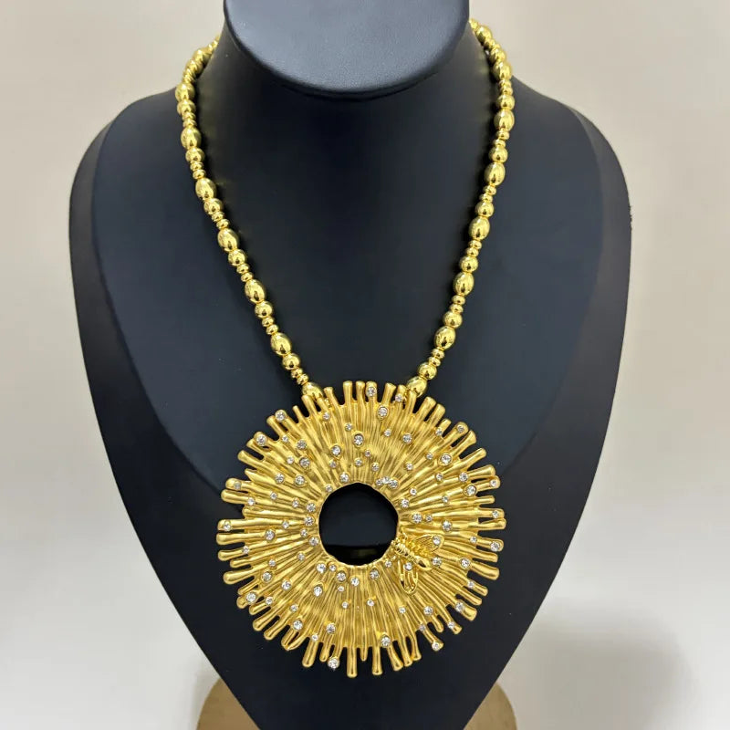 Exaggerated Women Fashion Metal Alloy Big Round Pendant Necklace Jewelry Vintage Personality Statement Accessories