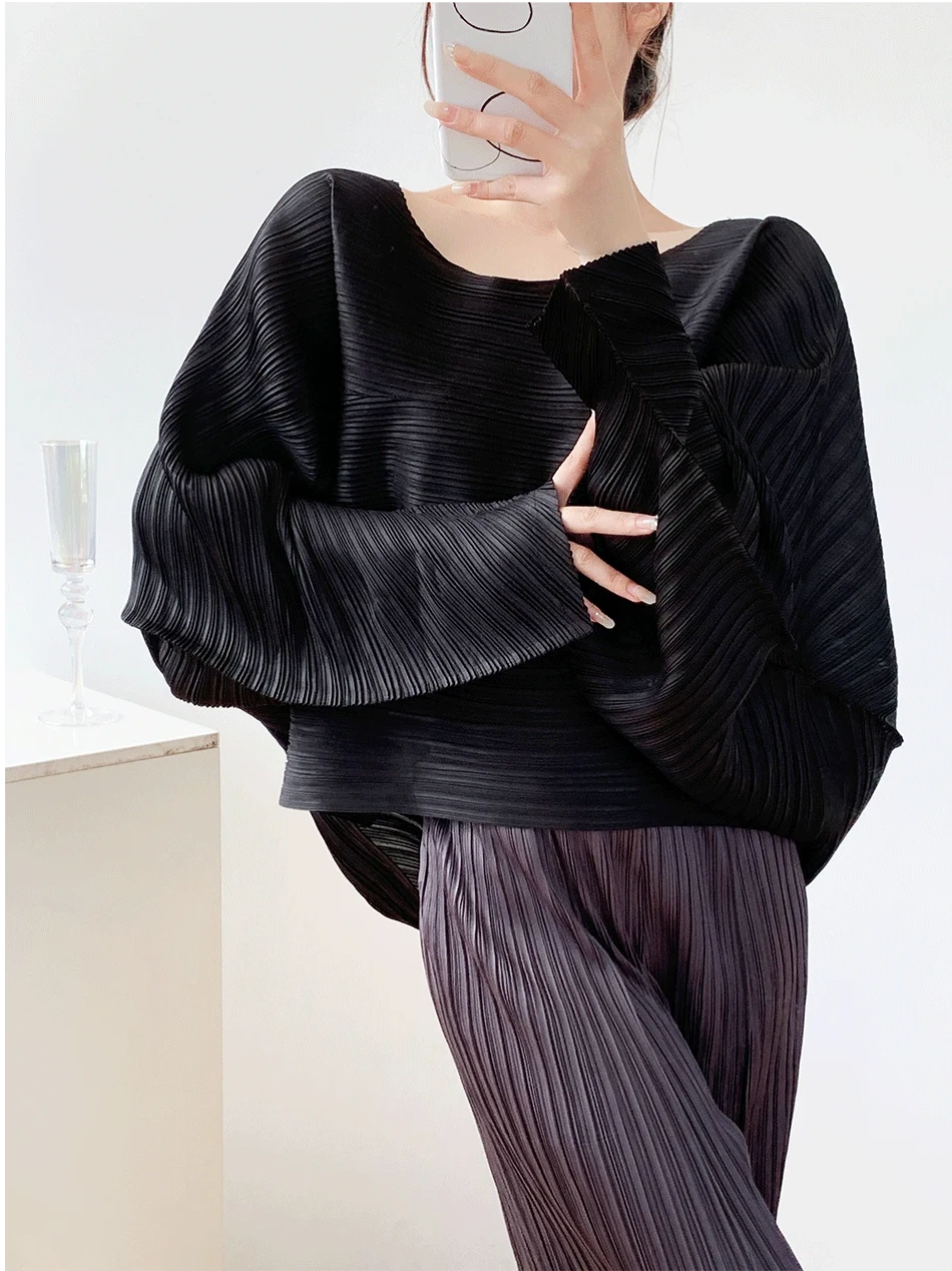 Miyake Style Pleated Top for Women 2025 New Solid Color Loose Round Neck Bat Sleeve Lazy High-end T-shirt for Women
