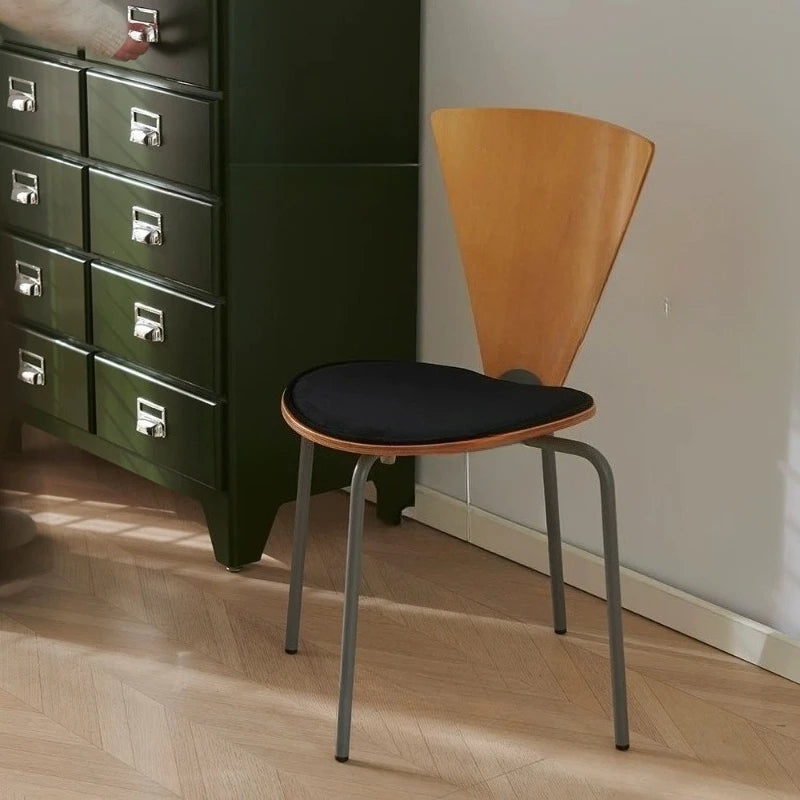 Nordic Vintage Bauhaus Dining Chair Retro Designer Leisure Chair Simple Creative Backrest Seating for Small Space Home Furniture