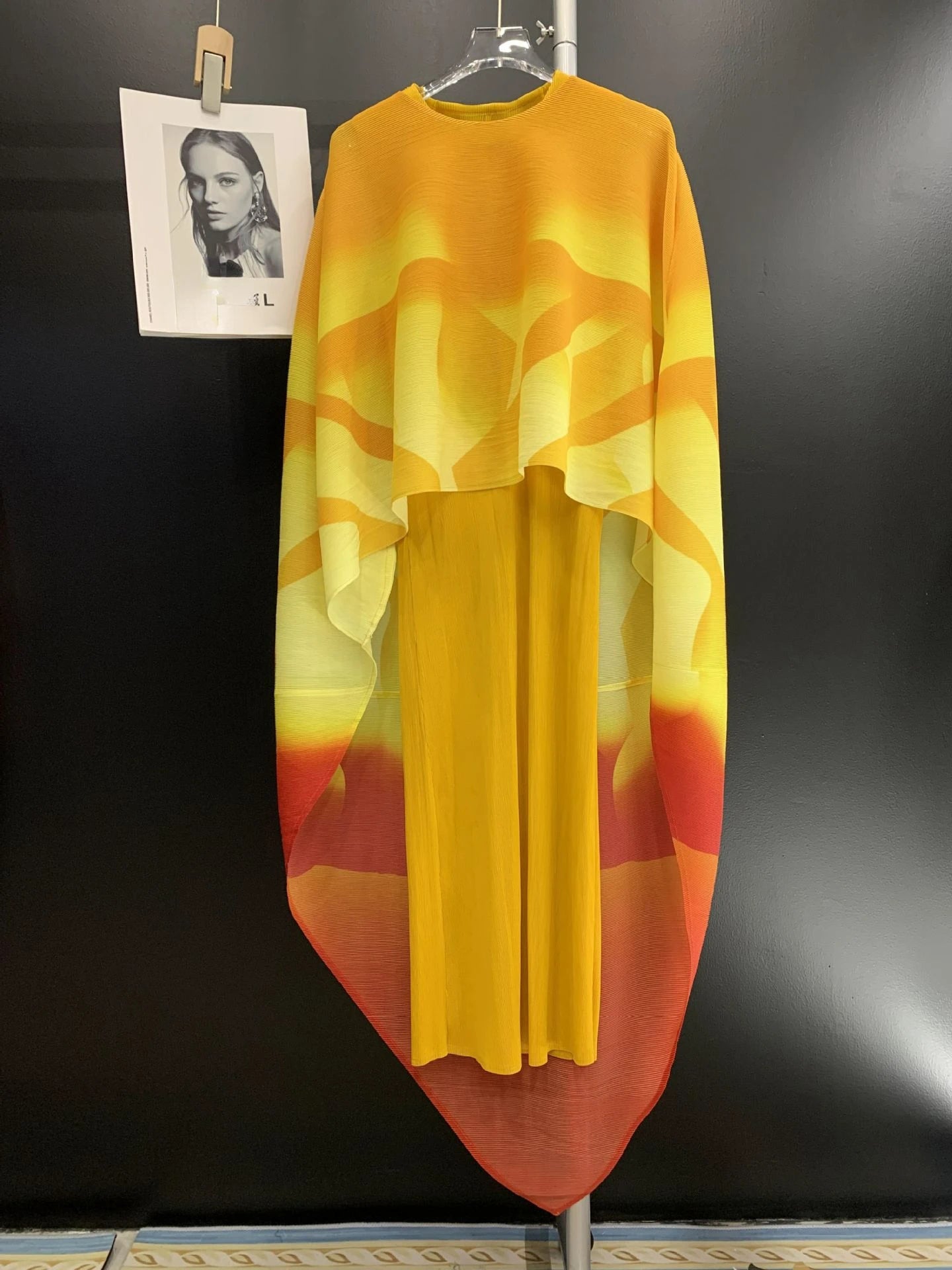 Miyake Folded Fashionable and Elegant Women's Long Skirt, Temperament Skirt, Round Neck Printed Shawl, Two Piece Dress Set