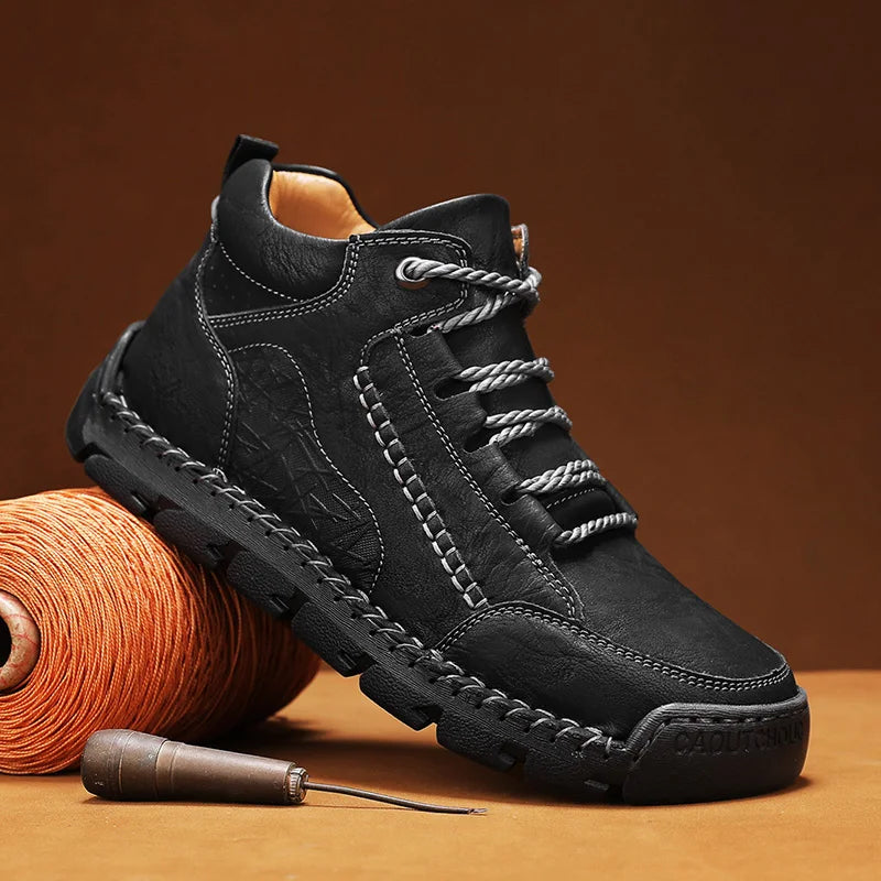 Autumn Mens Comfortable Lace Up Retro High Top Shoe Brand New Men Leather Boots Fashionable Anti Slip Soft Soled Mid-range Boots