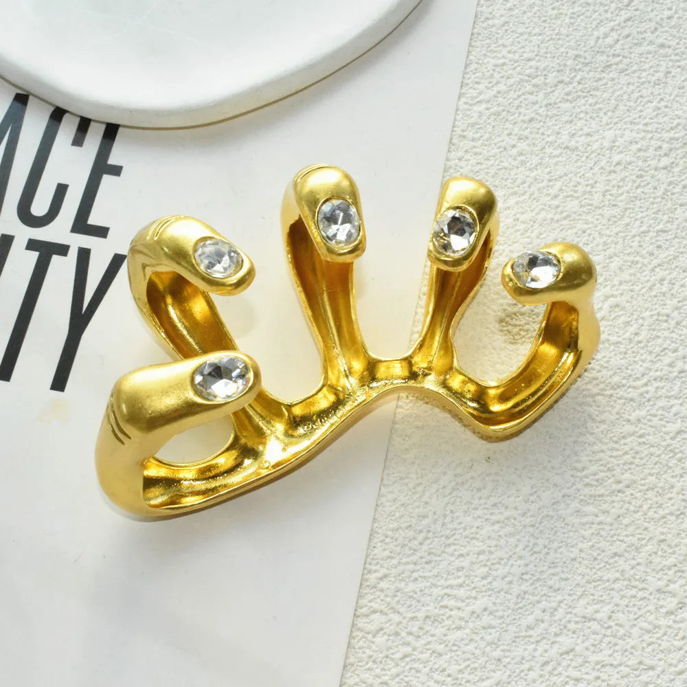 1PC Fashion Show Exaggerated Metal Gold-Plated Big Hand Ring For Women - Elegant Statement Ring Accessory