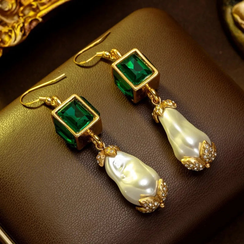 Baroque Pearls Earrings for Women Emerald Vintage Court Style Jewelry Fashion Geometric Elegant Pendientes Mujer
