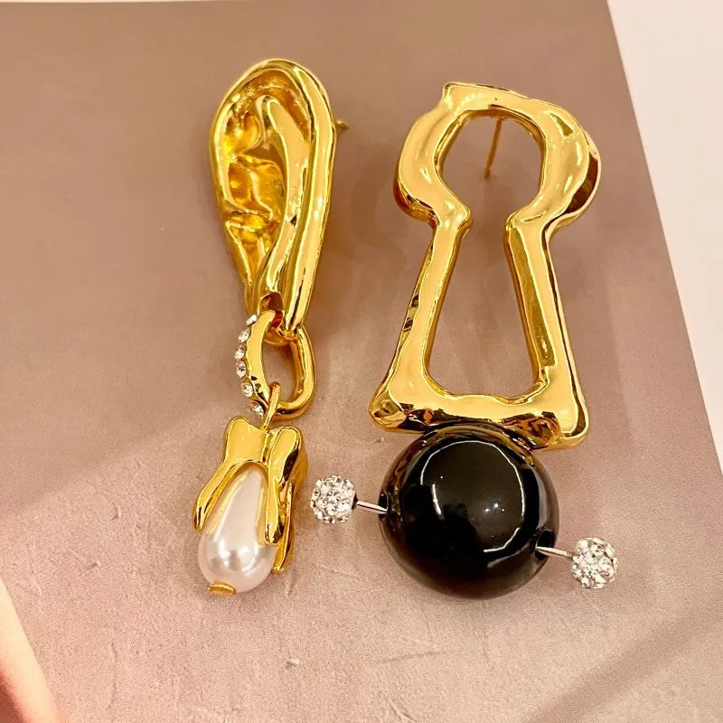 Asymmetrical Earrings for Women Hollow Out Palace Style Vintage Jewelry Hyperbole Pearls Elegant Pendientes Mujer