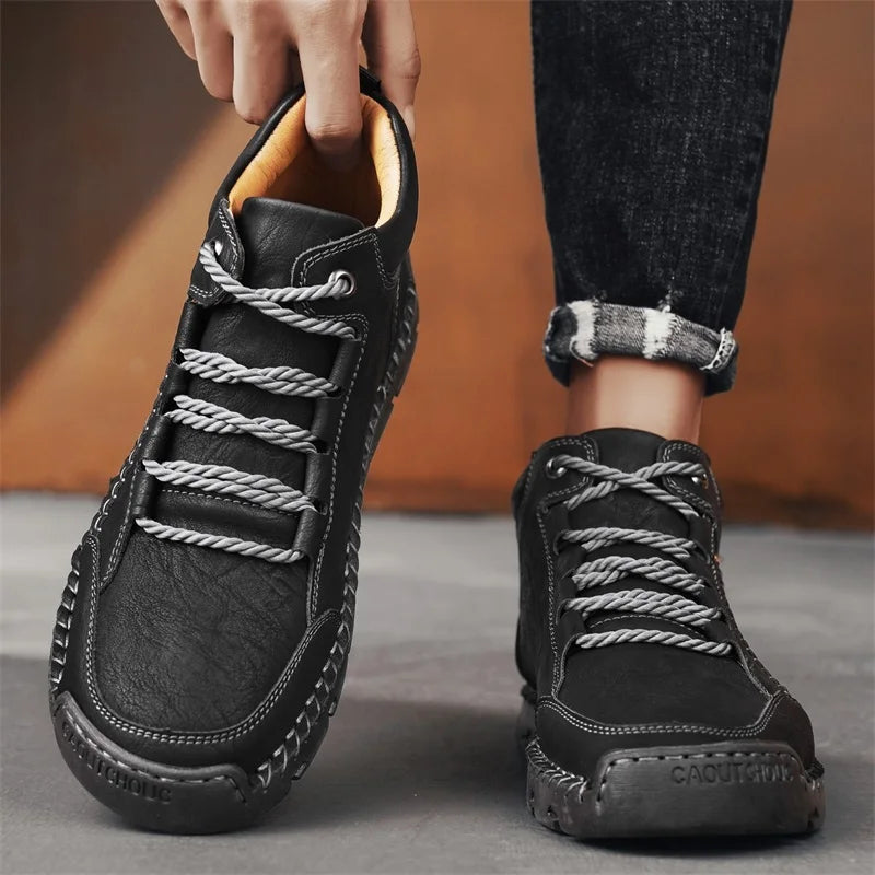 Autumn Mens Comfortable Lace Up Retro High Top Shoe Brand New Men Leather Boots Fashionable Anti Slip Soft Soled Mid-range Boots