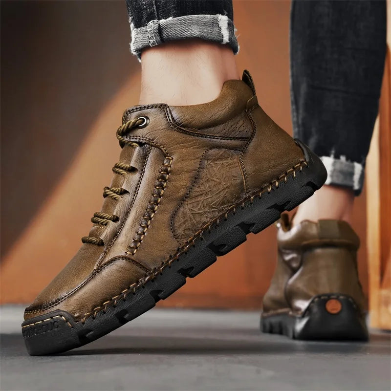 Autumn Mens Comfortable Lace Up Retro High Top Shoe Brand New Men Leather Boots Fashionable Anti Slip Soft Soled Mid-range Boots