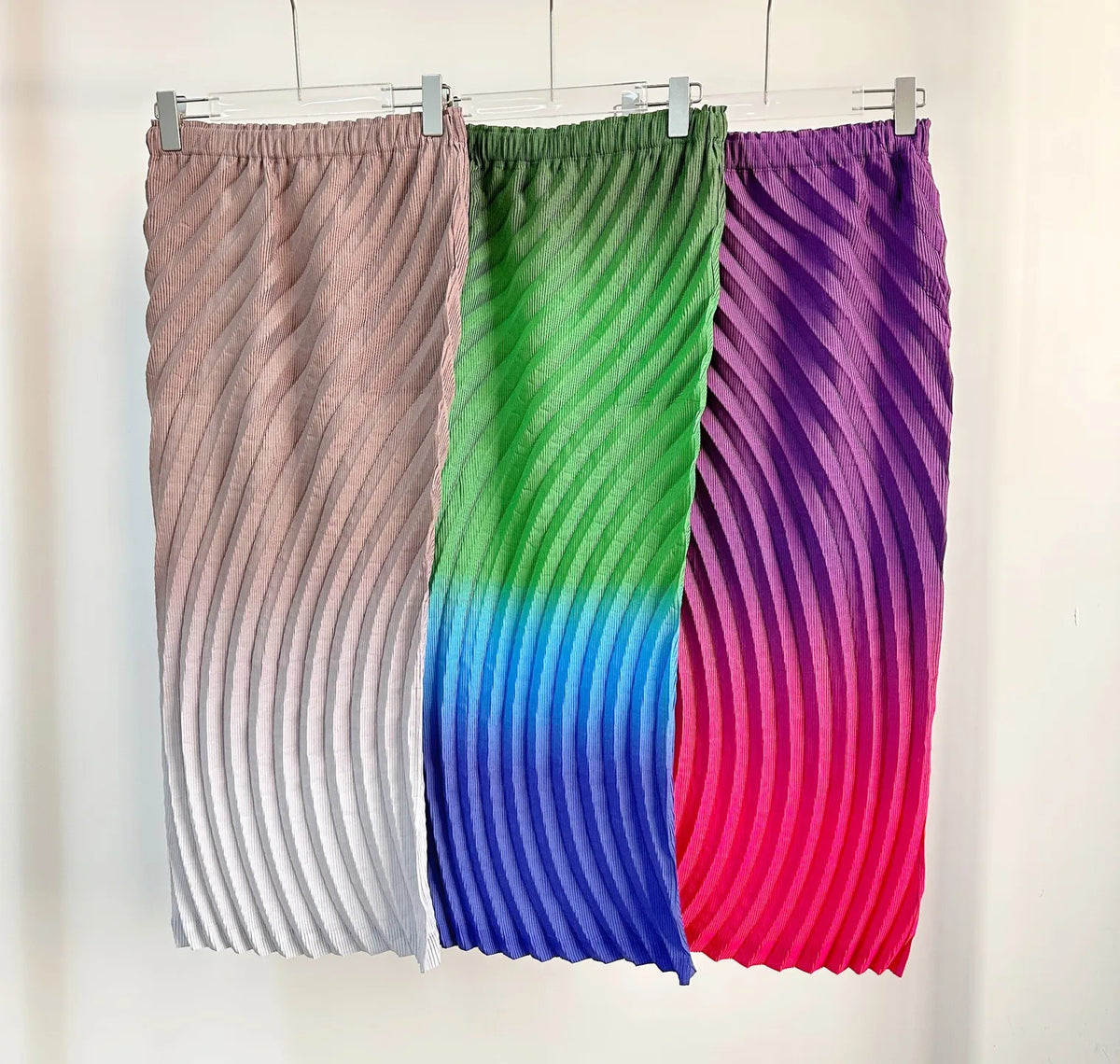 Miyake Pleated Gradient Half Skirt 2025 Summer New Fish Scale Pleats Elegant Temperament High Waist Half Skirt