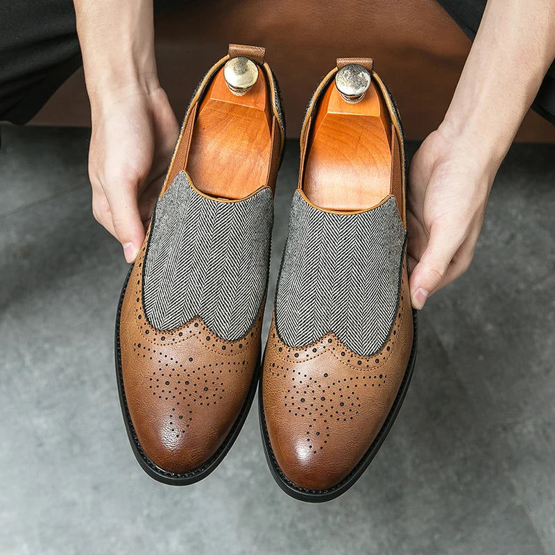 Spring New Men's Comfortable Carved Breathable Block Shoes Fashion Brand Men Retro Brown Pointed Business Banquet Wedding Shoes