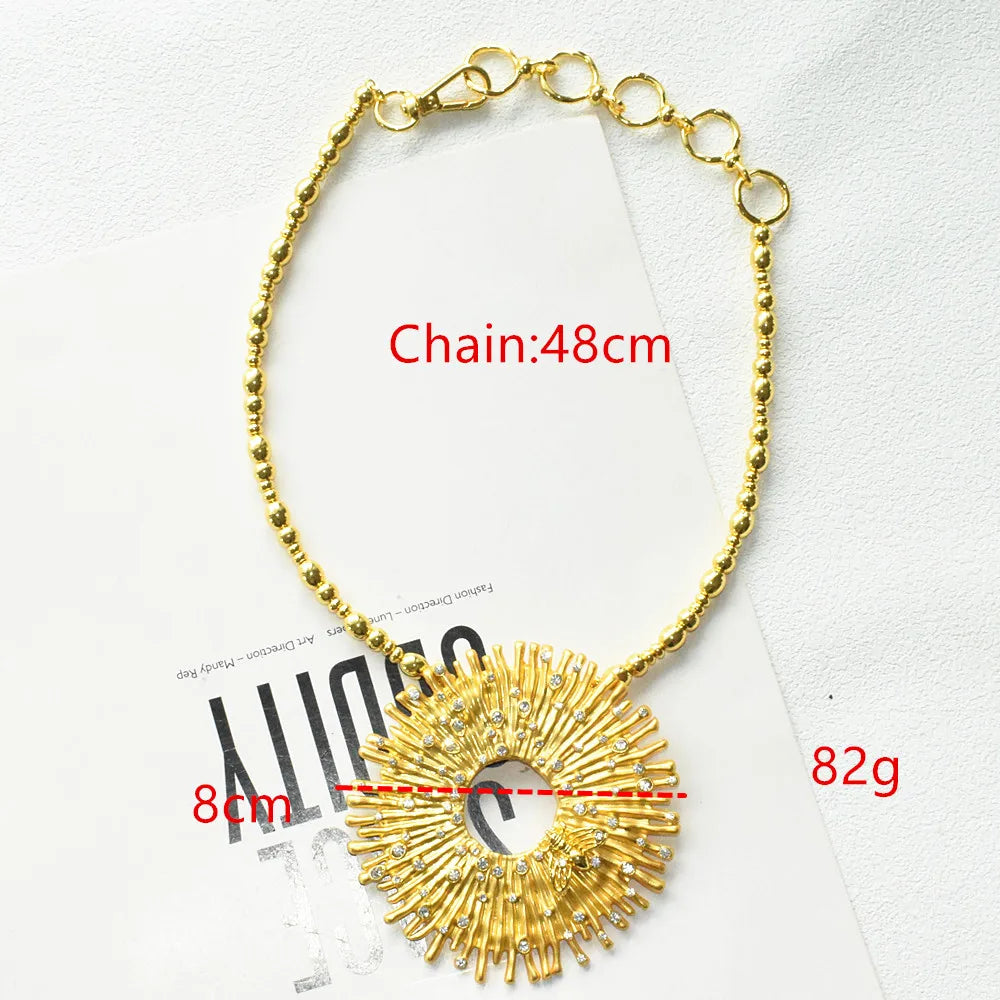 Exaggerated Women Fashion Metal Alloy Big Round Pendant Necklace Jewelry Vintage Personality Statement Accessories