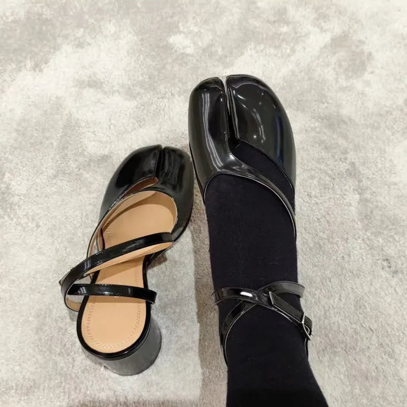2025 New Fashion Patent Leather Cross Strap Tabi Women Sandals Summer Slingbacks Split toe Thick High heels Chunky Shoes Sandals