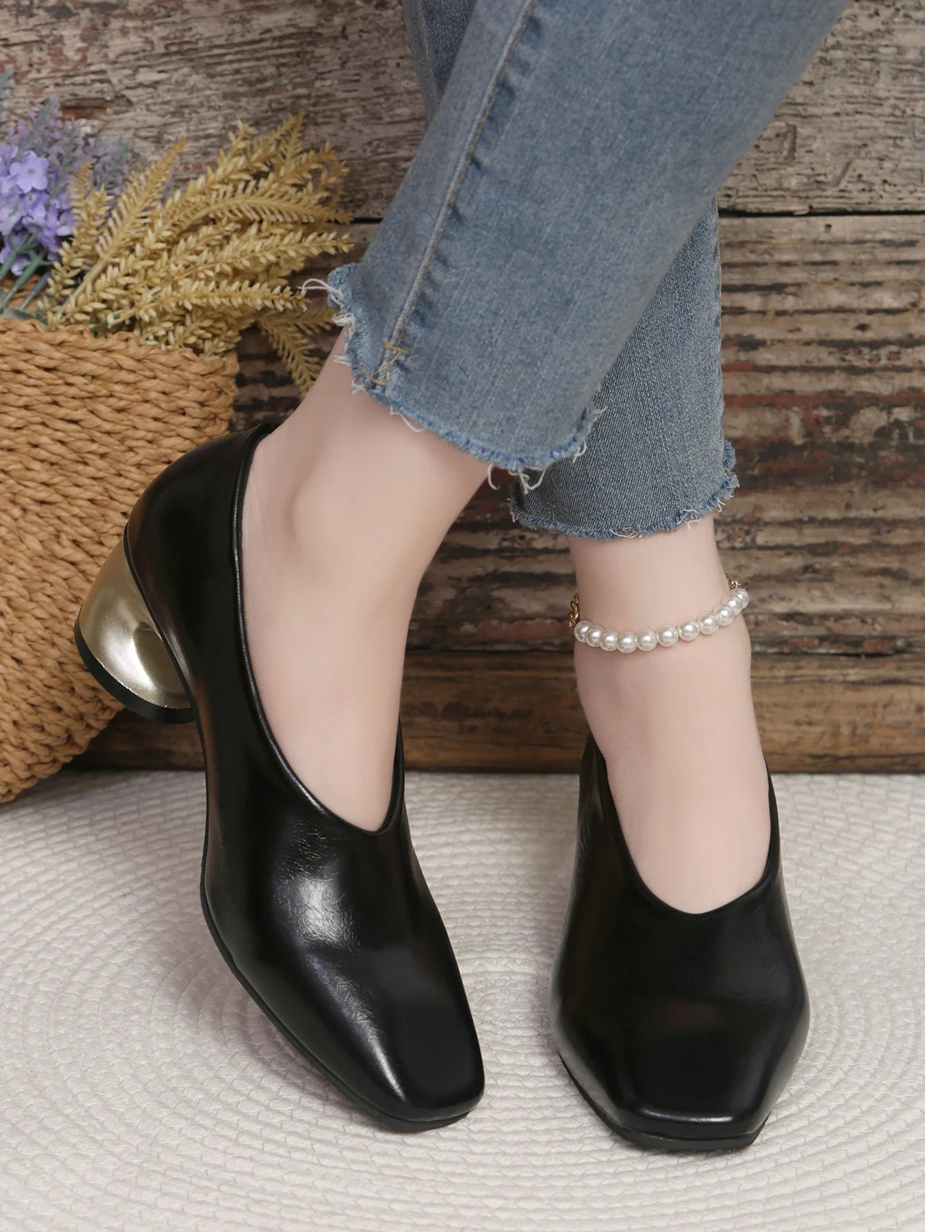 The 2025 Autumn New Style of High-end, Niche and Elegant Square Toe Single Shoes with Irregular Heels