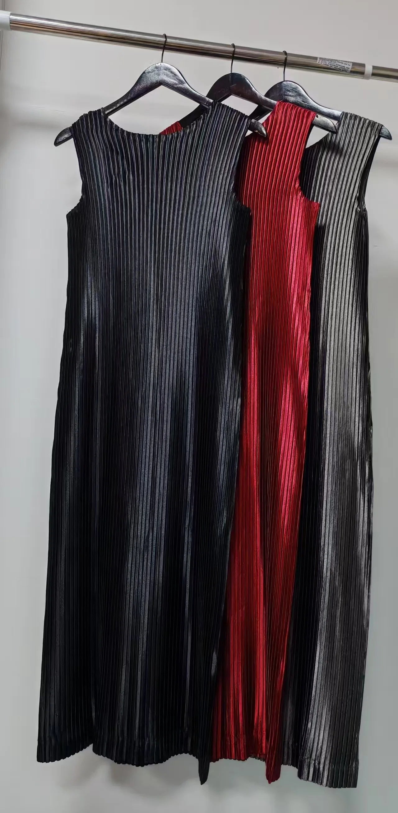 Women's Burgundy Pleated miyake StyleBatwing Sleeve Round Neck Cropped Long-Sleeve Top Shiny Fabric Fashion Casual Daily Wear Trendy Chic