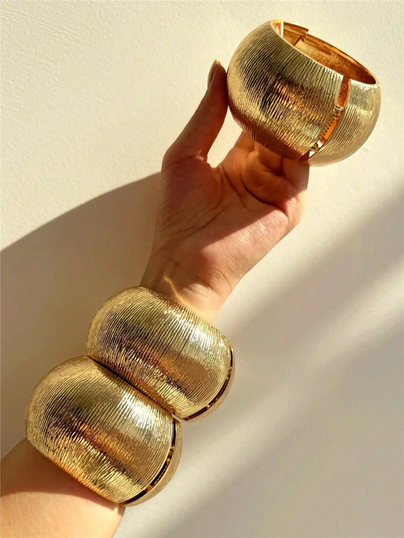 HUANZHI Vintage Exaggerated Punk Wide Chunky Wide Bangle Minimalist Thick Charm Massive Bracelet Fashion Show Jewelry
