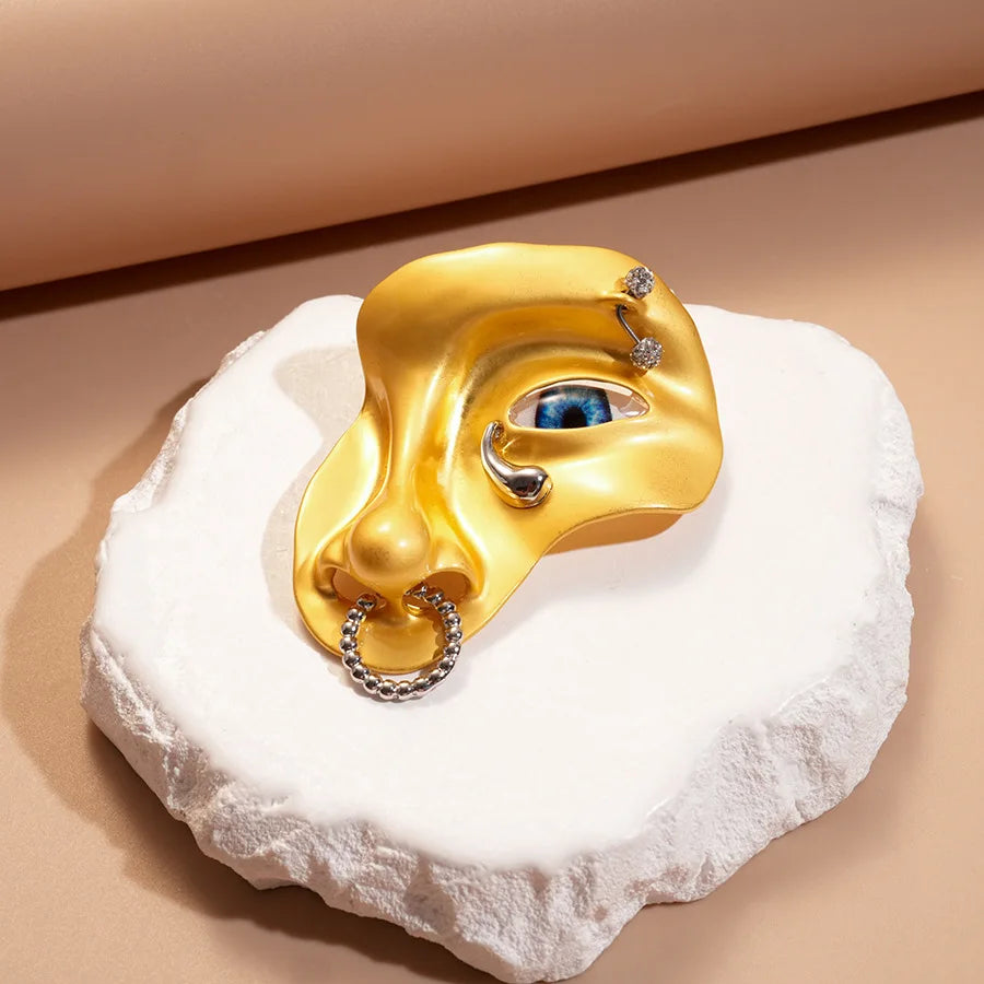 Personality Half Human Face Brooches for Women Men Cool Design Mask Shaped Brooches Pins Suit Clothes Accessories Bag Badge
