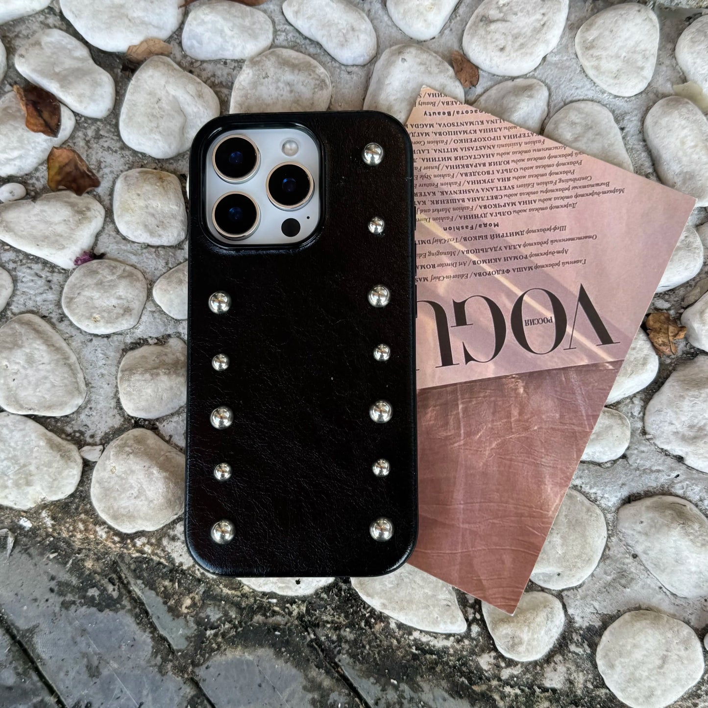 Chic iPhone case Personality Advanced Silver round Rivet Solid Color Leather Shock Proof Phone Cover for iPhone 17Promax 16 15 14 13 Pro Max Case