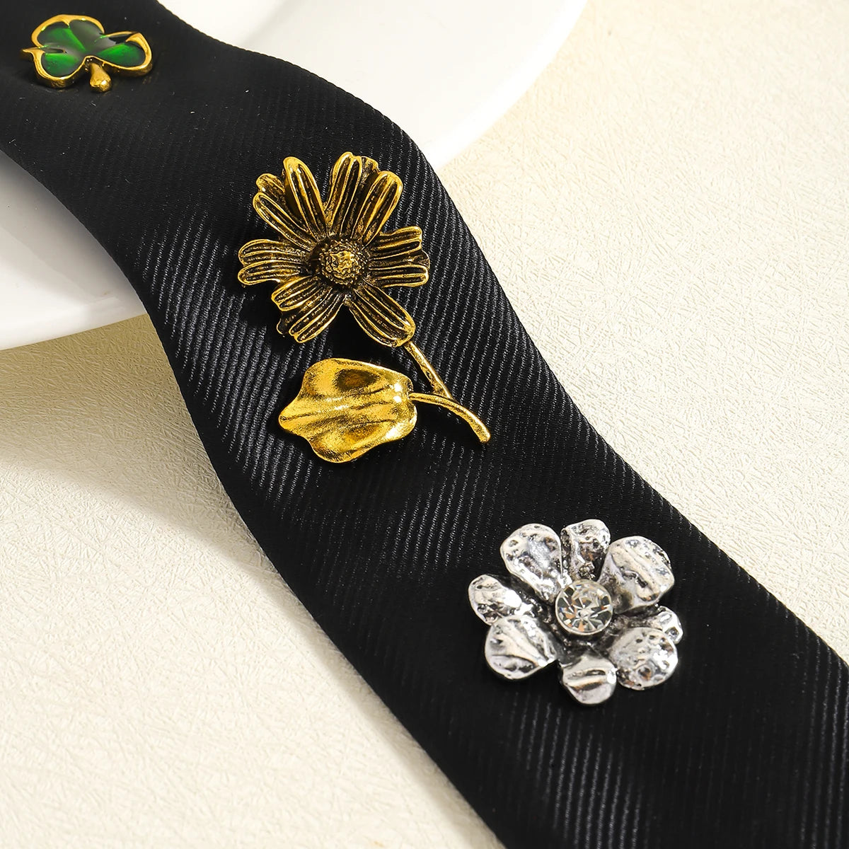 ZAA Autumn Trendy Flower Insect Tie European and American Exaggerated INS Style Light luxury With Multiple Elements Tie